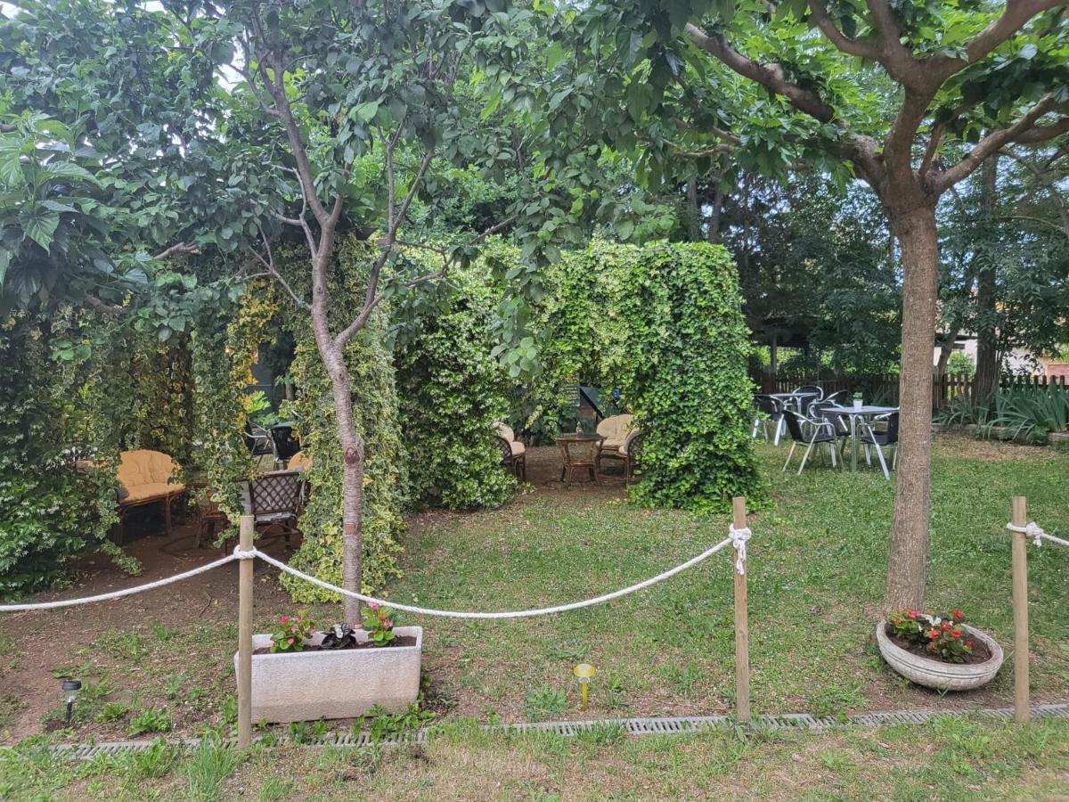 Alberg Restaurant Bellavista Santa Pau Exterior photo